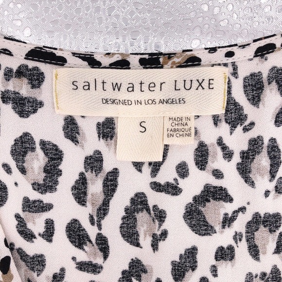 Saltwater Luxe Womens Size Small Short Sleeve Mora Blouse Animal Print - Picture 10 of 11
